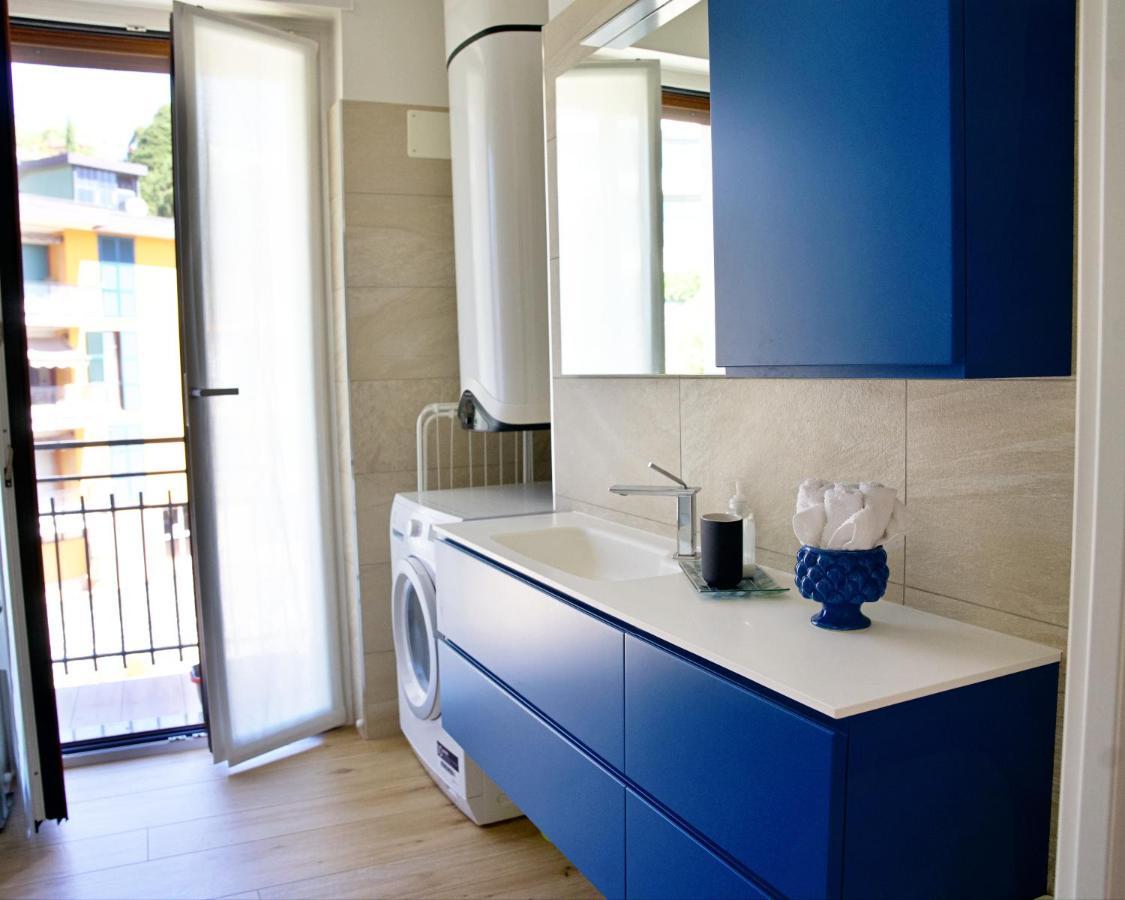 The Blue - Lake / City View Modern Apt Near Villa Olmo Como Exterior photo